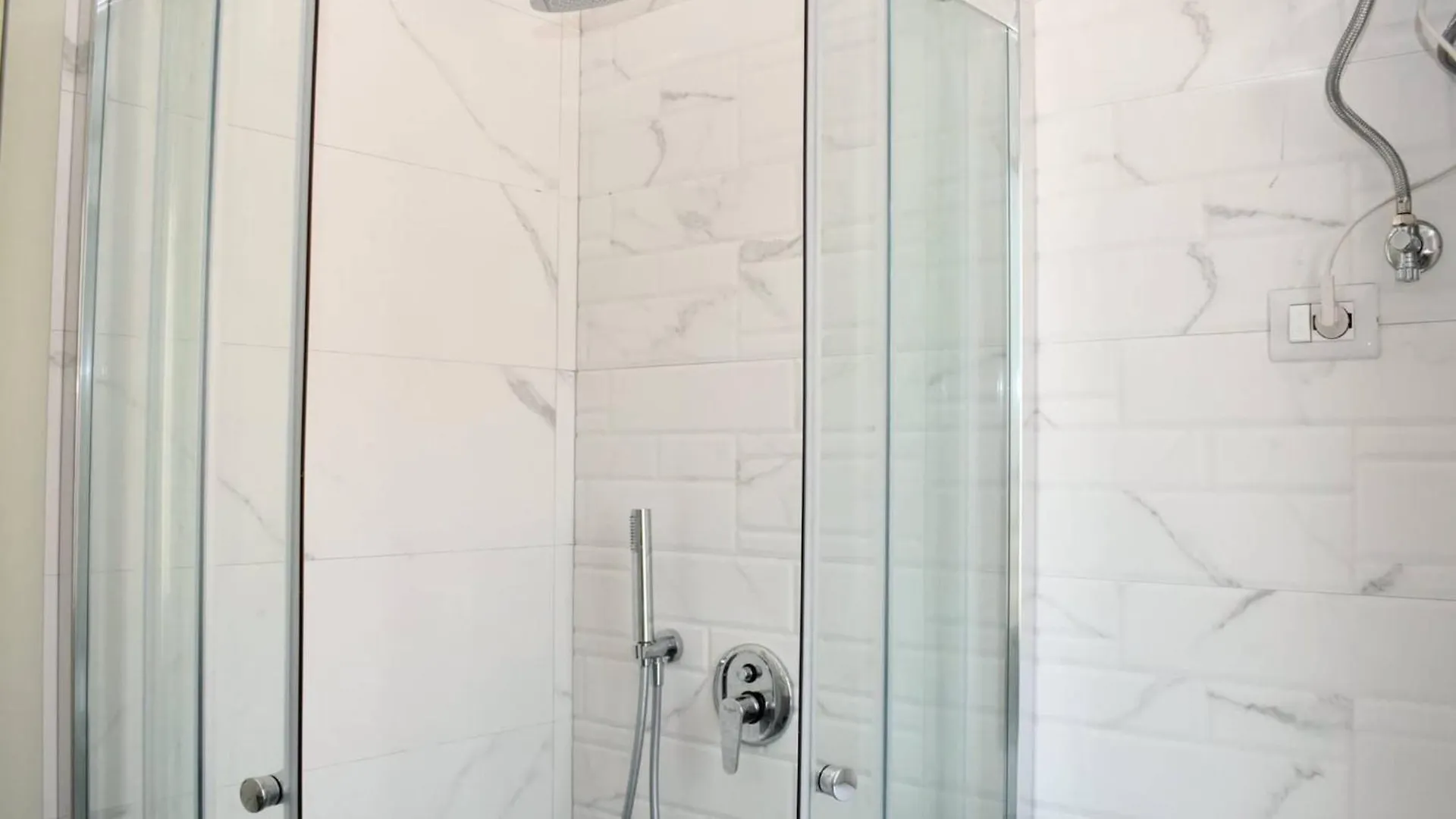 Tastefully Outfitted Apartment In Durrës